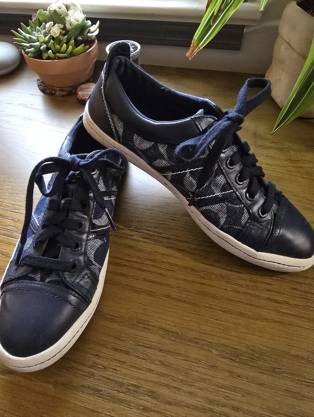 Coach Vintage Women's Casual Signature Denim Lace-Up Sneakers.  EUC, Size 10